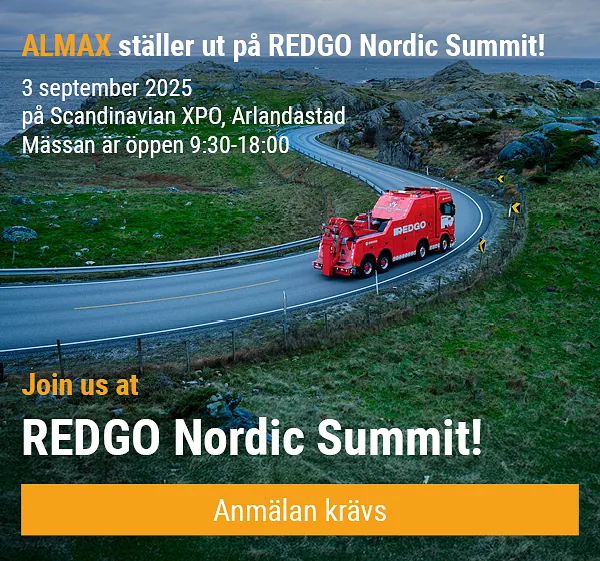 Röd bärgningsbil med texten RedGo på en slingring väg-