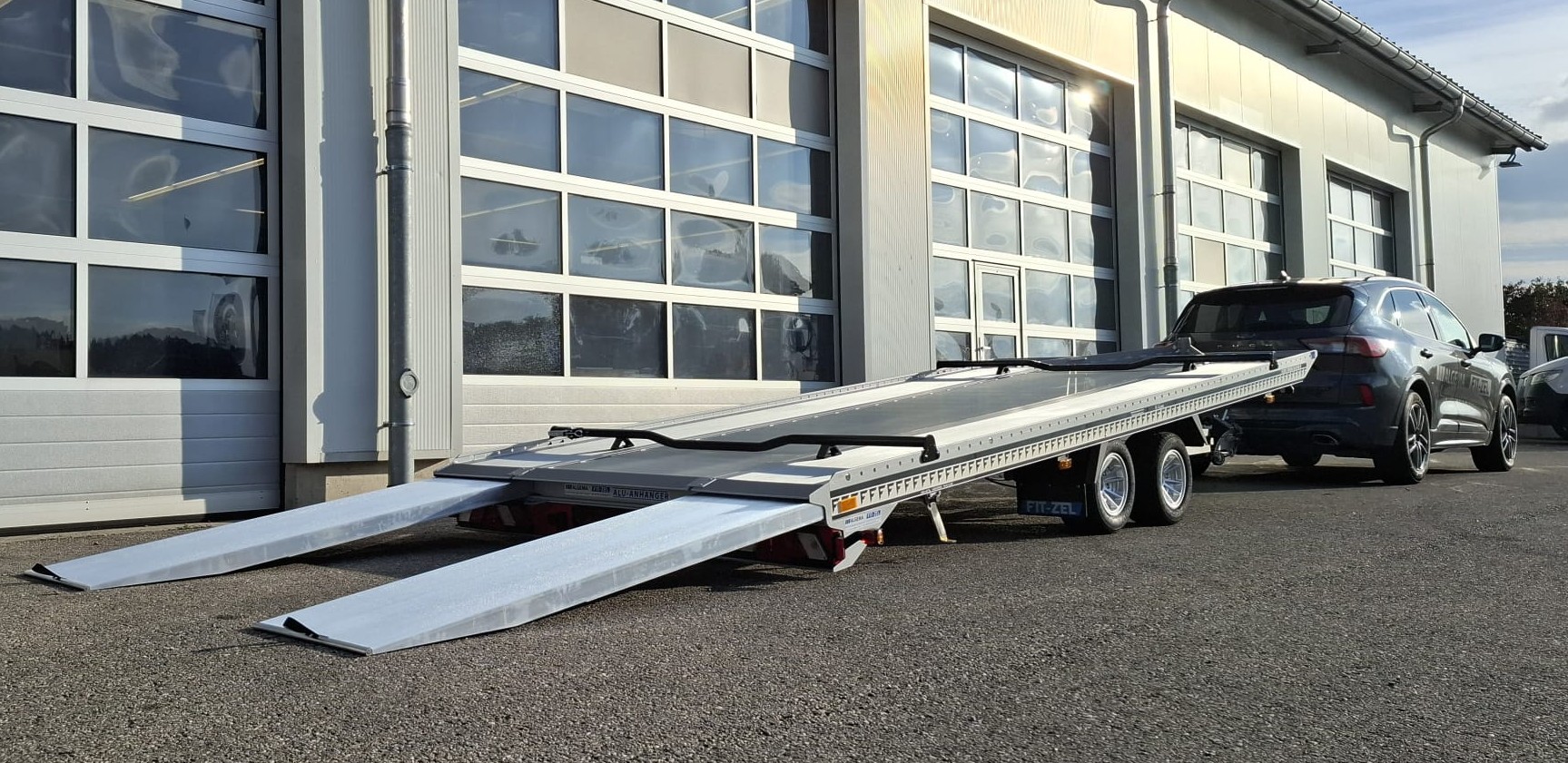 Biltransportsläp från Algema Fit-Zel med tippfunktion