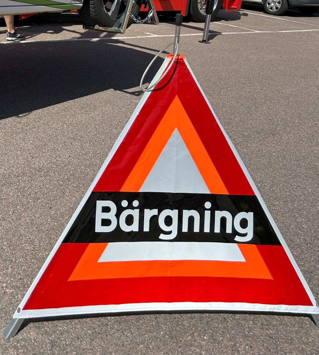 Varningstält med texten BÄRGNING-BÄRNING-OLYCKA